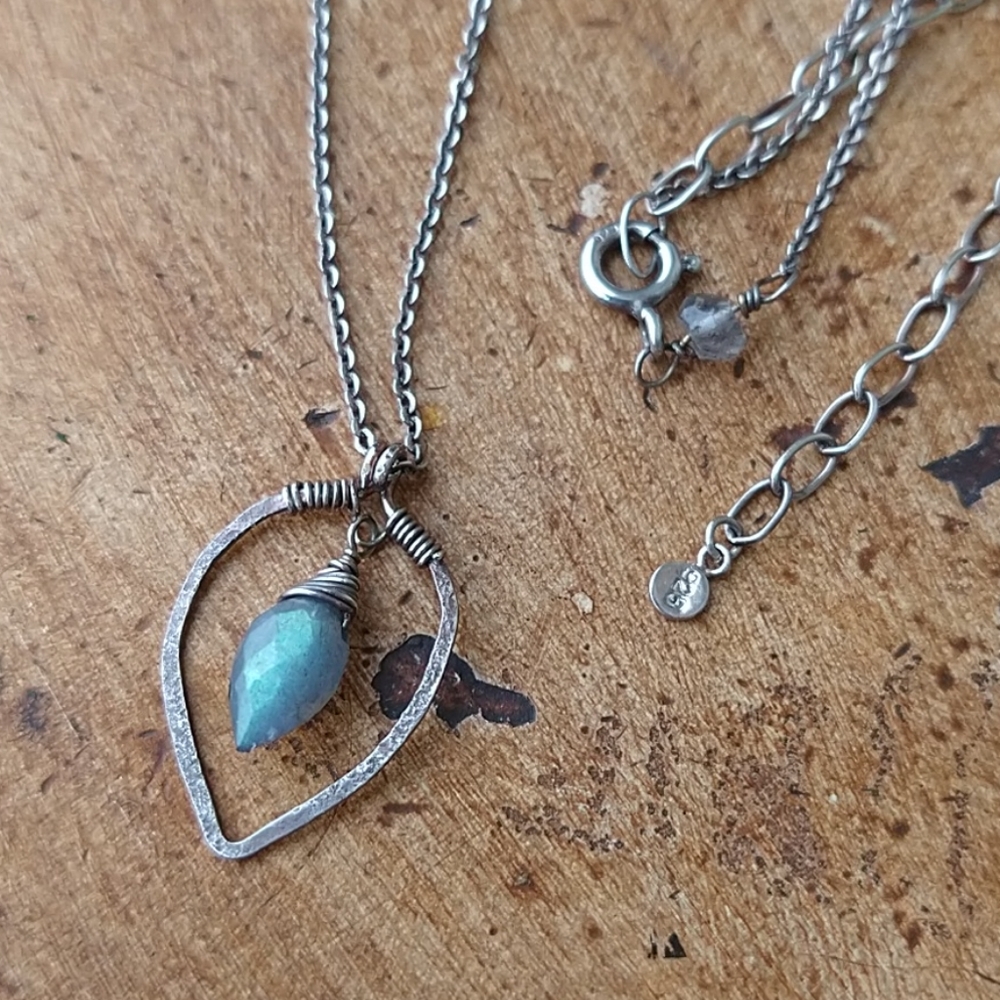 925 Sterling Silver Hammered Labradorite Handmade Necklace - Picture 3 of 10